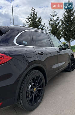 Внедорожник / Кроссовер Porsche Cayenne 2010 в 