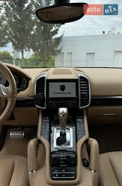 Внедорожник / Кроссовер Porsche Cayenne 2010 в 
