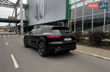 Внедорожник / Кроссовер Porsche Cayenne 2018 в 