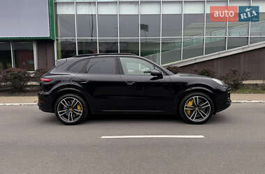 Внедорожник / Кроссовер Porsche Cayenne 2018 в 