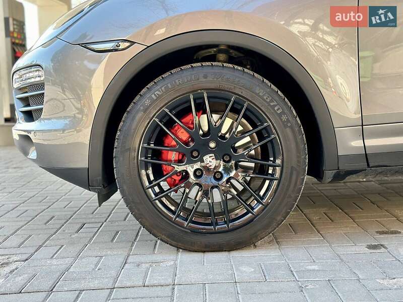 Позашляховик / Кросовер Porsche Cayenne 2013 в Дніпрі