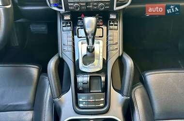 Внедорожник / Кроссовер Porsche Cayenne 2013 в 