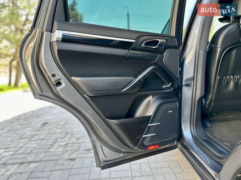 Позашляховик / Кросовер Porsche Cayenne 2013 в Дніпрі