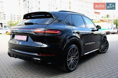 Позашляховик / Кросовер Porsche Cayenne 2020 в 