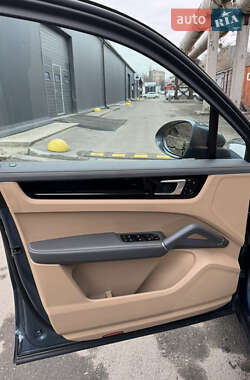 Позашляховик / Кросовер Porsche Cayenne 2018 в 