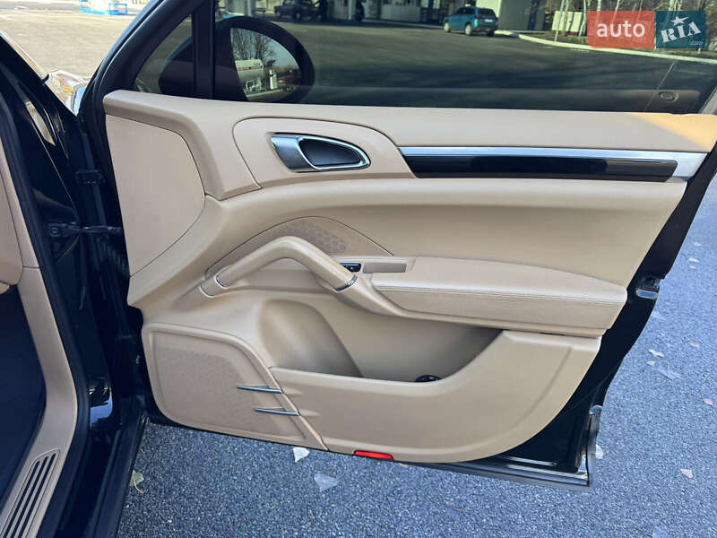 Внедорожник / Кроссовер Porsche Cayenne 2012 в Павлограде