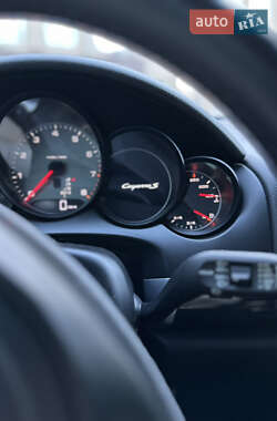 Внедорожник / Кроссовер Porsche Cayenne 2012 в 