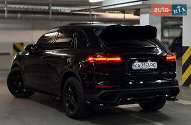 Внедорожник / Кроссовер Porsche Cayenne 2016 в 