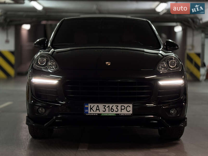 Внедорожник / Кроссовер Porsche Cayenne 2016 в 