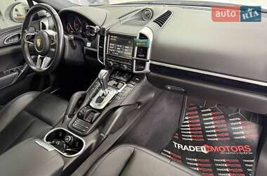 Внедорожник / Кроссовер Porsche Cayenne 2015 в 