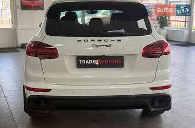 Внедорожник / Кроссовер Porsche Cayenne 2015 в 