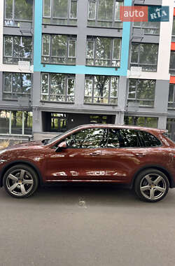 Внедорожник / Кроссовер Porsche Cayenne 2012 в 
