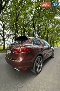 Внедорожник / Кроссовер Porsche Cayenne 2012 в 