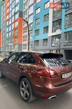 Внедорожник / Кроссовер Porsche Cayenne 2012 в 