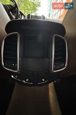 Внедорожник / Кроссовер Porsche Cayenne 2012 в 