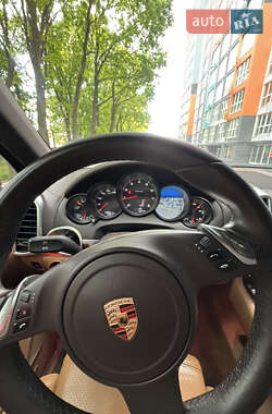 Внедорожник / Кроссовер Porsche Cayenne 2012 в 