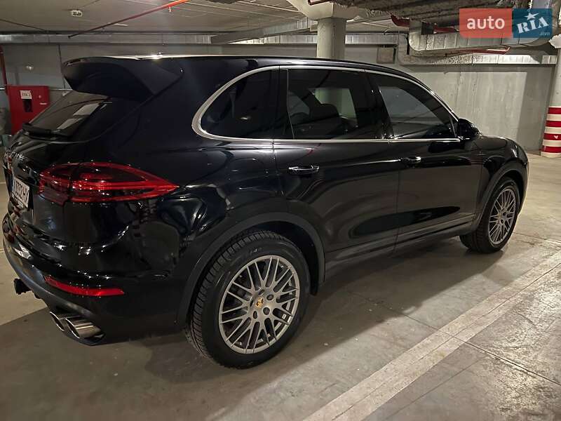 Позашляховик / Кросовер Porsche Cayenne 2014 в Харкові