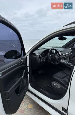 Внедорожник / Кроссовер Porsche Cayenne 2012 в 