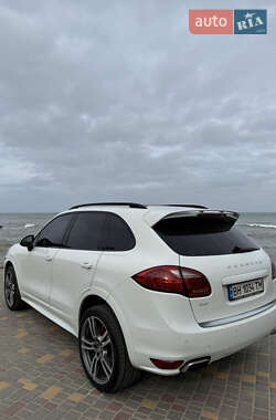 Внедорожник / Кроссовер Porsche Cayenne 2012 в 