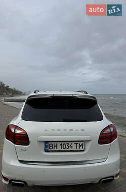 Внедорожник / Кроссовер Porsche Cayenne 2012 в 