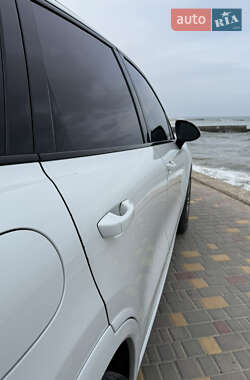 Внедорожник / Кроссовер Porsche Cayenne 2012 в 