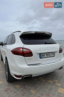 Внедорожник / Кроссовер Porsche Cayenne 2012 в 