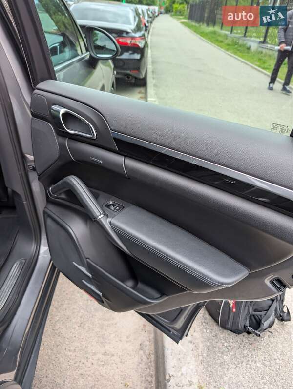 Позашляховик / Кросовер Porsche Cayenne 2010 в Києві