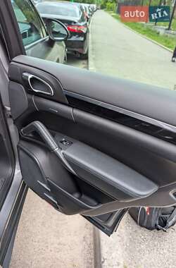 Позашляховик / Кросовер Porsche Cayenne 2010 в 