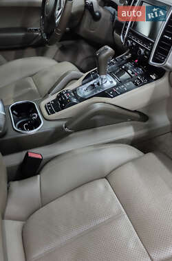 Внедорожник / Кроссовер Porsche Cayenne 2012 в 