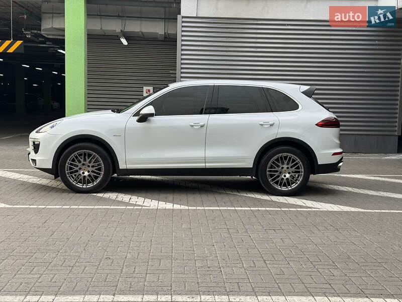 Внедорожник / Кроссовер Porsche Cayenne 2015 в Киеве