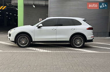 Внедорожник / Кроссовер Porsche Cayenne 2015 в 