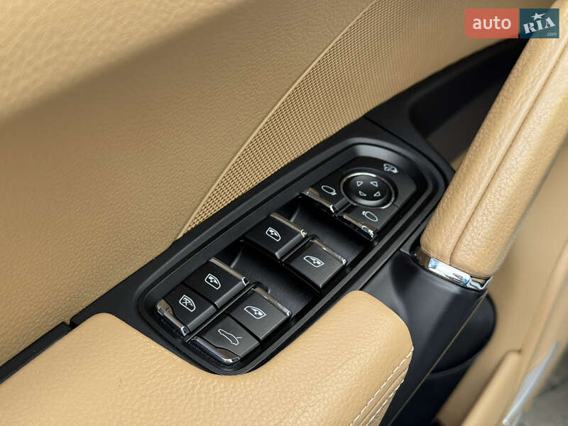 Внедорожник / Кроссовер Porsche Cayenne 2015 в Киеве