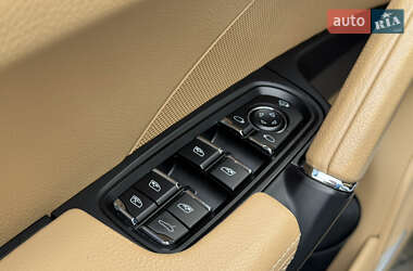 Внедорожник / Кроссовер Porsche Cayenne 2015 в 