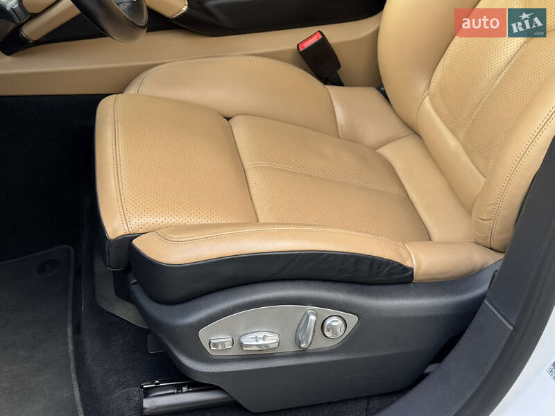 Внедорожник / Кроссовер Porsche Cayenne 2015 в Киеве