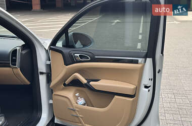 Позашляховик / Кросовер Porsche Cayenne 2015 в Києві