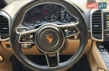 Позашляховик / Кросовер Porsche Cayenne 2015 в Києві
