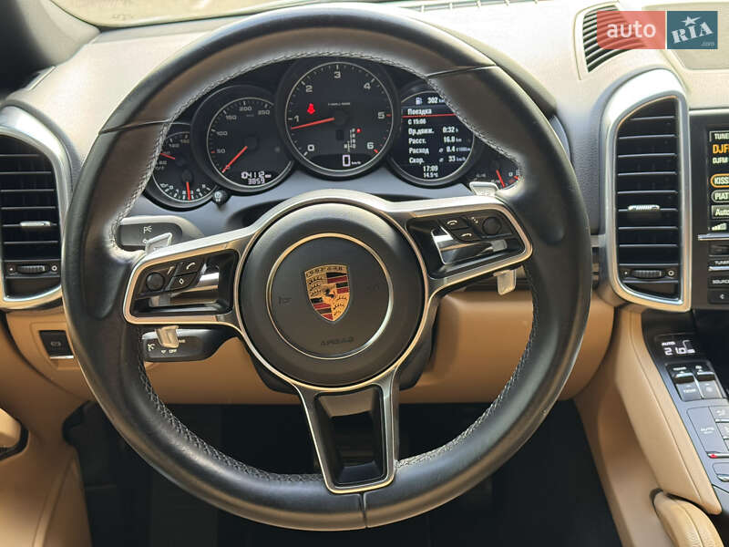 Внедорожник / Кроссовер Porsche Cayenne 2015 в Киеве