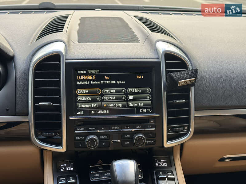 Внедорожник / Кроссовер Porsche Cayenne 2015 в Киеве