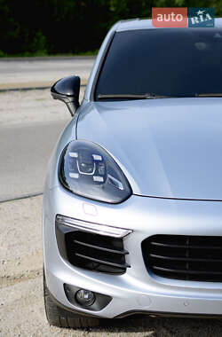 Внедорожник / Кроссовер Porsche Cayenne 2017 в 