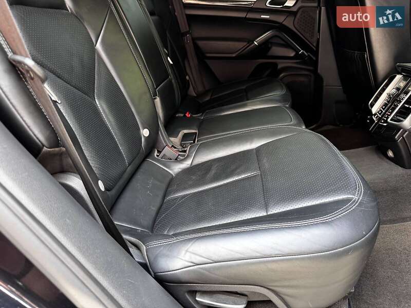 Внедорожник / Кроссовер Porsche Cayenne 2013 в Днепре