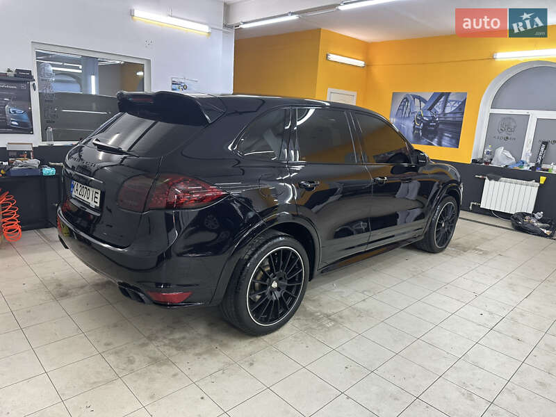 Внедорожник / Кроссовер Porsche Cayenne 2013 в Киеве