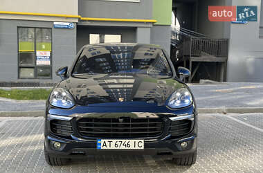 Позашляховик / Кросовер Porsche Cayenne 2015 в Івано-Франківську