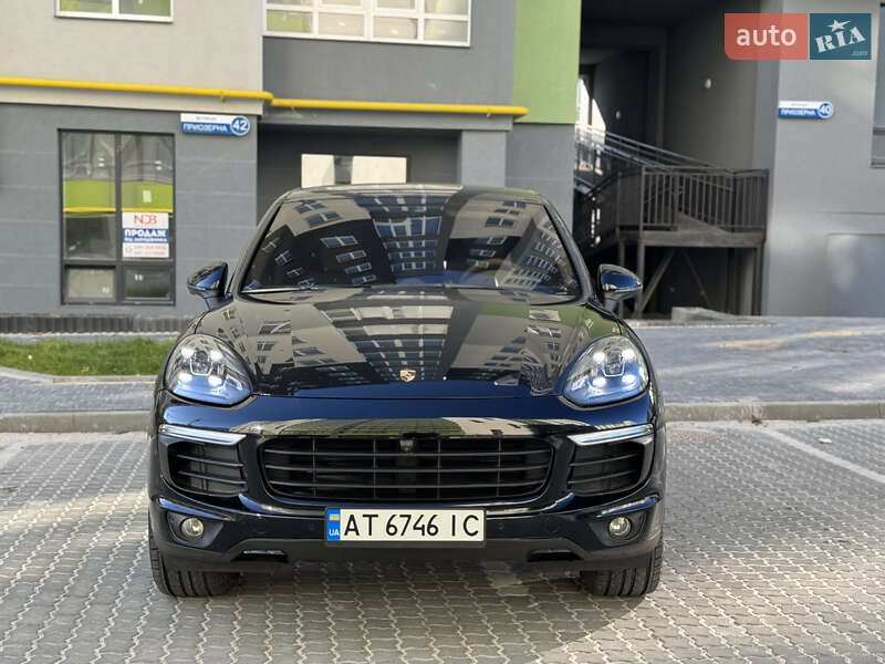 Позашляховик / Кросовер Porsche Cayenne 2015 в Івано-Франківську