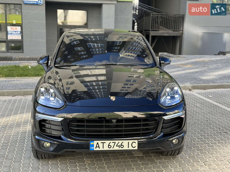 Позашляховик / Кросовер Porsche Cayenne 2015 в Івано-Франківську