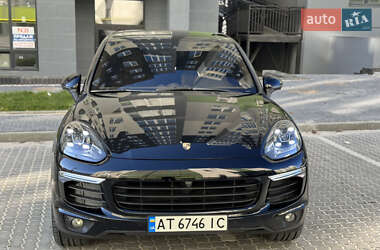 Внедорожник / Кроссовер Porsche Cayenne 2015 в 