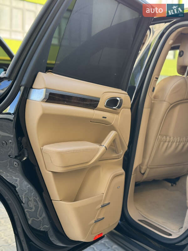 Позашляховик / Кросовер Porsche Cayenne 2015 в Івано-Франківську