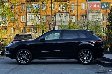Позашляховик / Кросовер Porsche Cayenne 2021 в 
