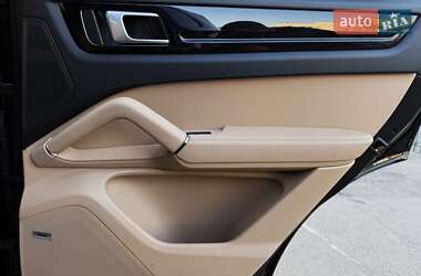Позашляховик / Кросовер Porsche Cayenne 2021 в 