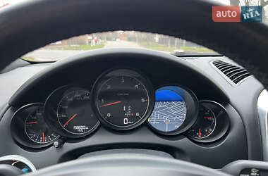 Позашляховик / Кросовер Porsche Cayenne 2012 в 