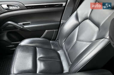 Позашляховик / Кросовер Porsche Cayenne 2012 в 